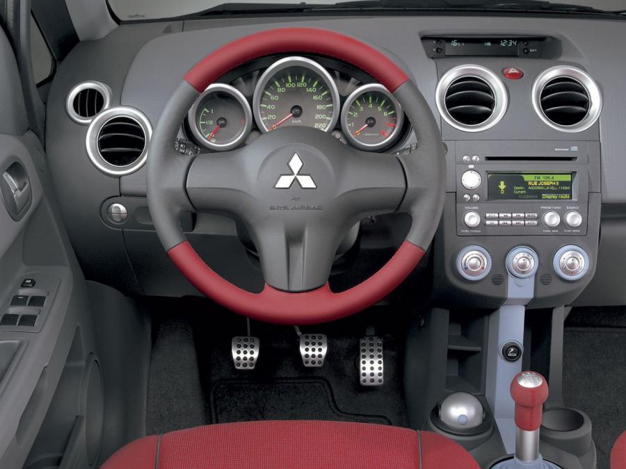 Панель приборов Mitsubishi Colt 5-Door 2004 года  (фото 23 из 29)